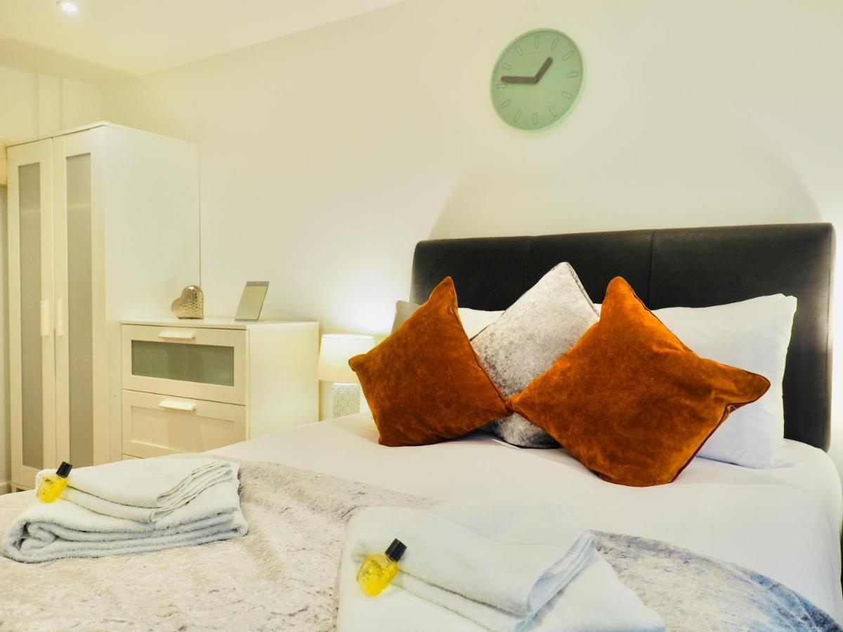 Appartamento Private Parking Stylish Great Location Guildford Esterno foto