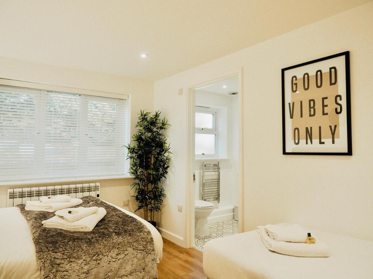 Appartamento Private Parking Stylish Great Location Guildford Esterno foto