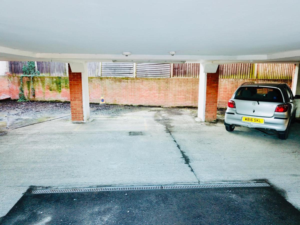Appartamento Private Parking Stylish Great Location Guildford Esterno foto