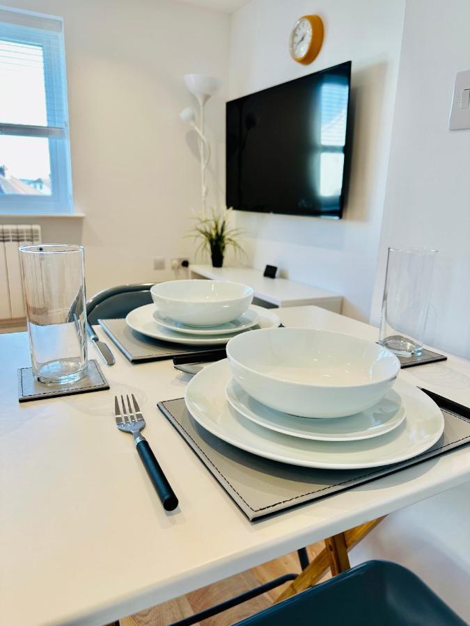 Appartamento Private Parking Stylish Great Location Guildford Esterno foto