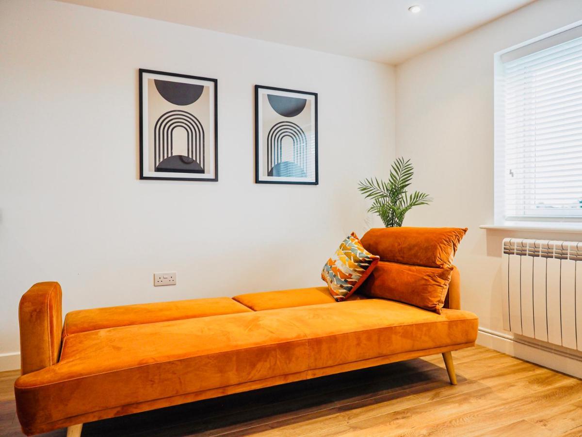 Appartamento Private Parking Stylish Great Location Guildford Esterno foto